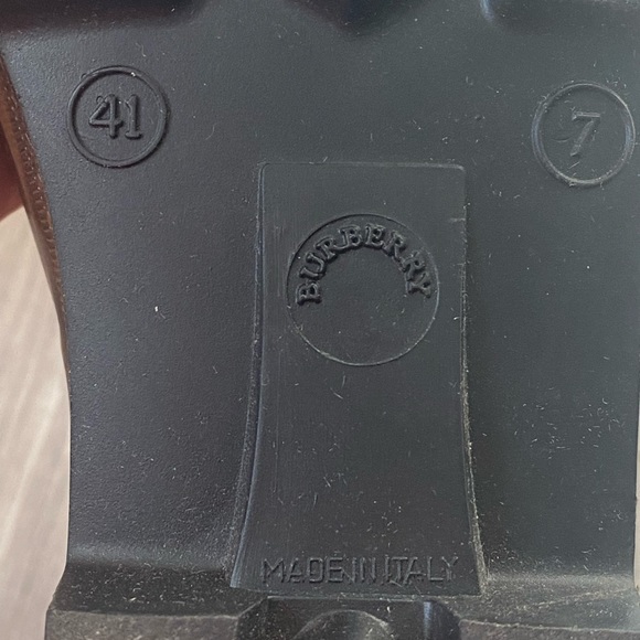 - Burberry Classic Check Rain Boots, size 7 - Picture 7 of 14